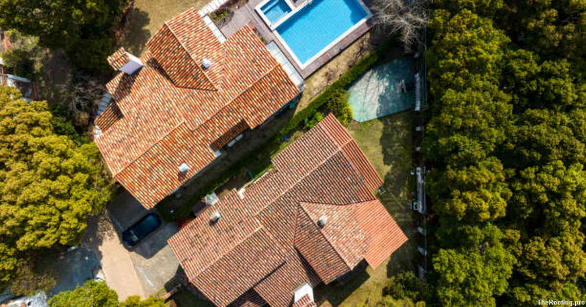 Keeping Your Home Clean With Regular Roof Cleaning Services
